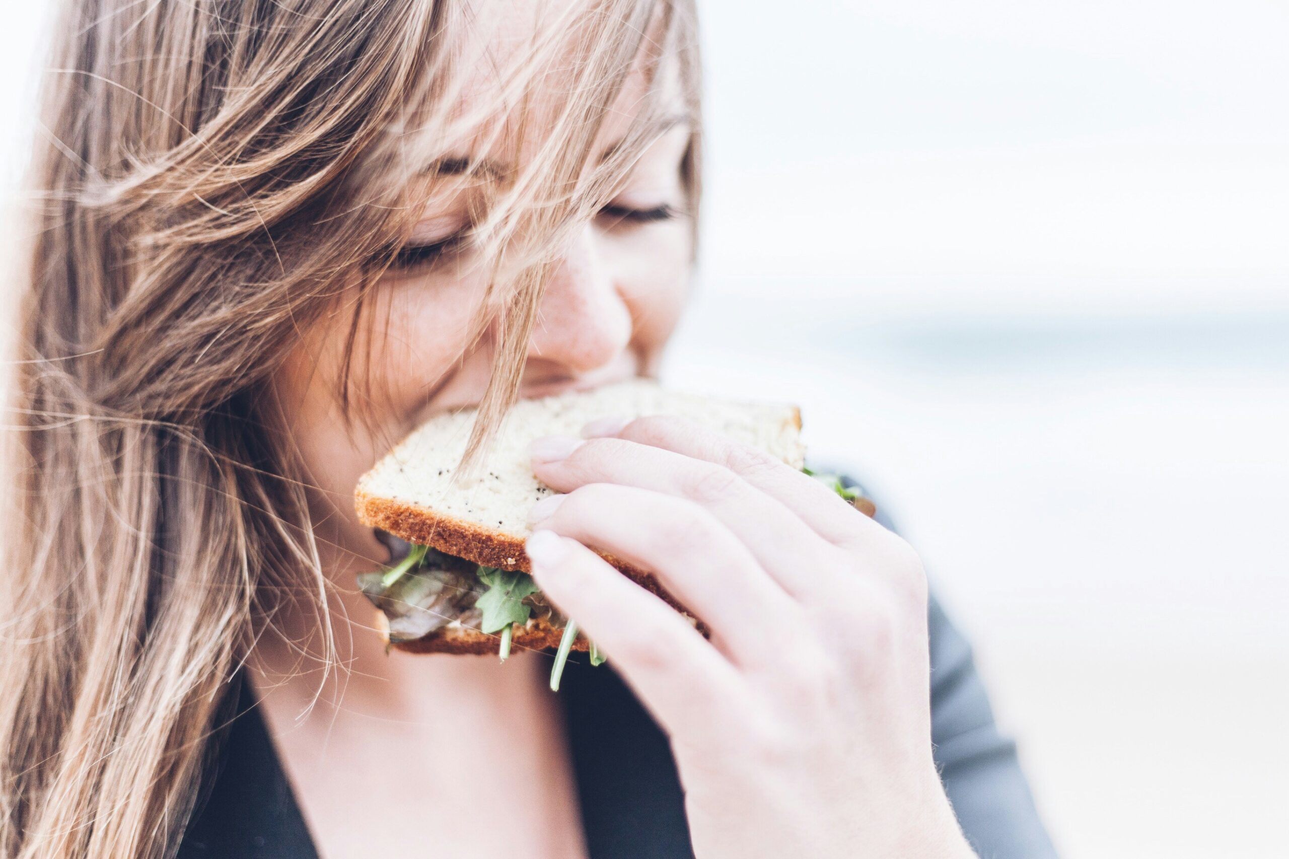 How an Emotional Eating Dietitian Can Help You Overcome Food Cravings